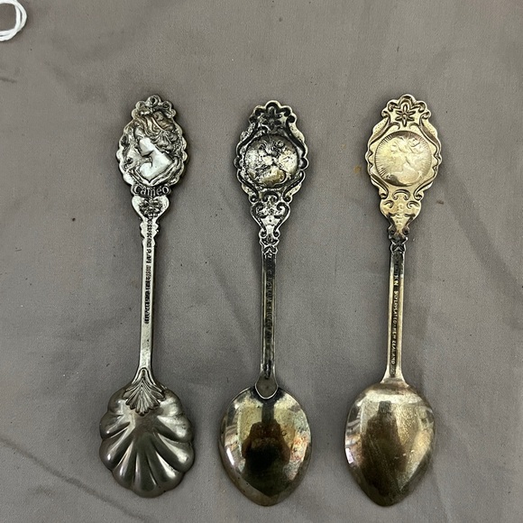 Set of 3 Cameo Silver Plated Souvenir Collector Spoons - Picture 2 of 12